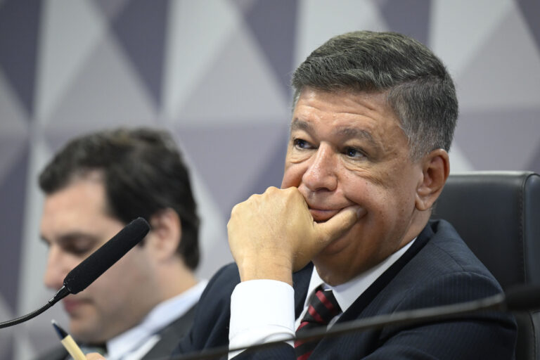 “Direita não pode se dividir”, diz Carlos Viana em meio à crise no PL