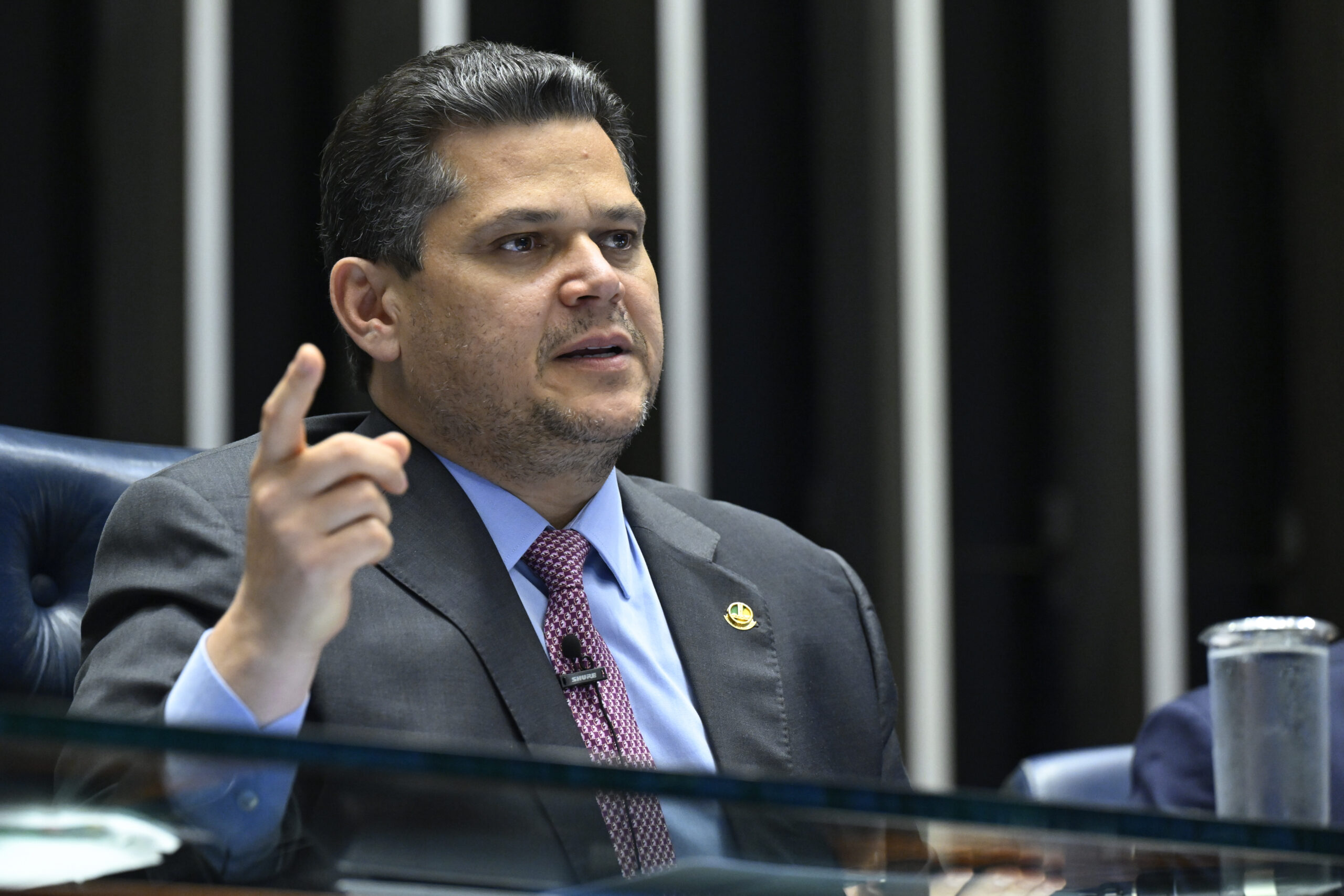 Alcolumbre critica CPMI e reage a vazamento de Vorcaro