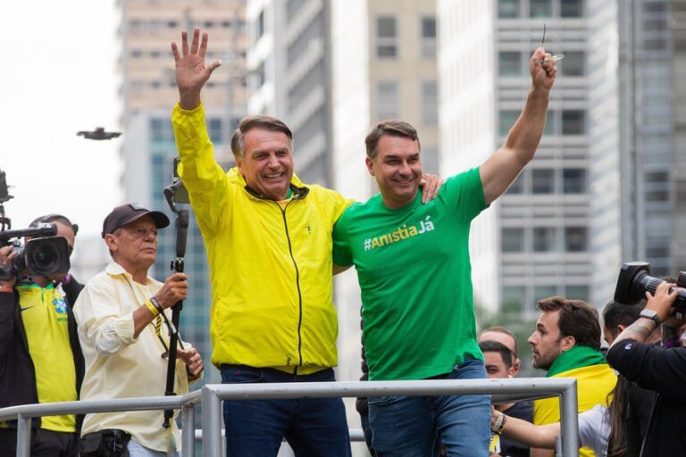 PL oficializa Fischer e Oltramari na comunicação da pré-campanha de Flávio Bolsonaro