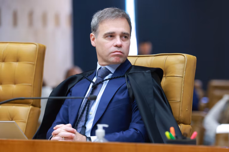 Mendonça cobra da PF resultado da quebra de sigilo de amiga de Lulinha
