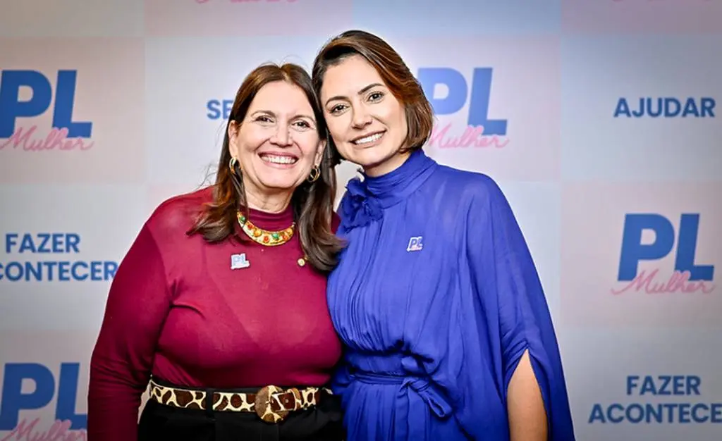Bolsonaro aponta Michelle e Bia Kicis ao Senado no DF