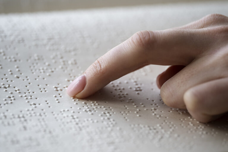 Abridef questiona MEC sobre distribuição de livros em braille