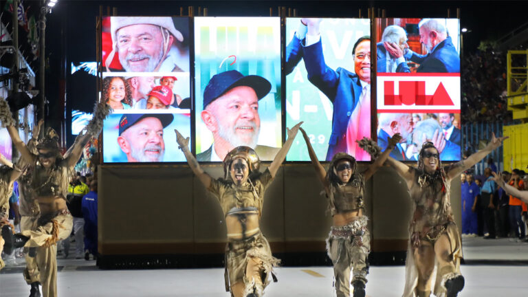 Desfile pró-Lula custou R$ 10,5 milhões em impostos e é caso de impeachment