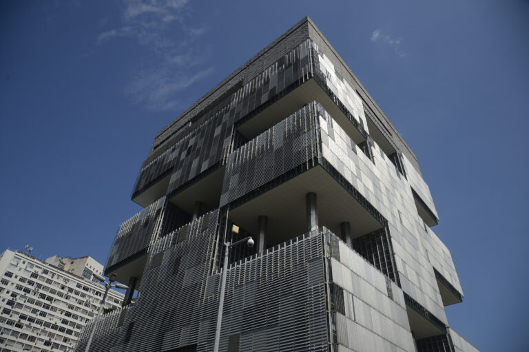 Petrobras desiste de assumir controle da Braskem
