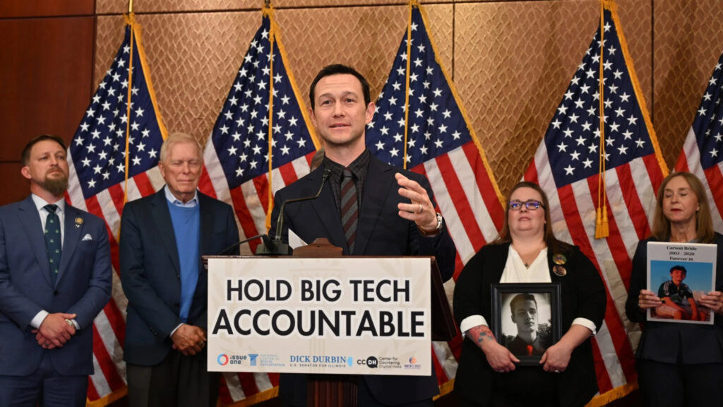 Joseph Gordon-Levitt, ator que interpretou o braço-direito do Batman, quer dar um fim à norma da internet livre nos EUA. Foto: Reprodução/CCDH