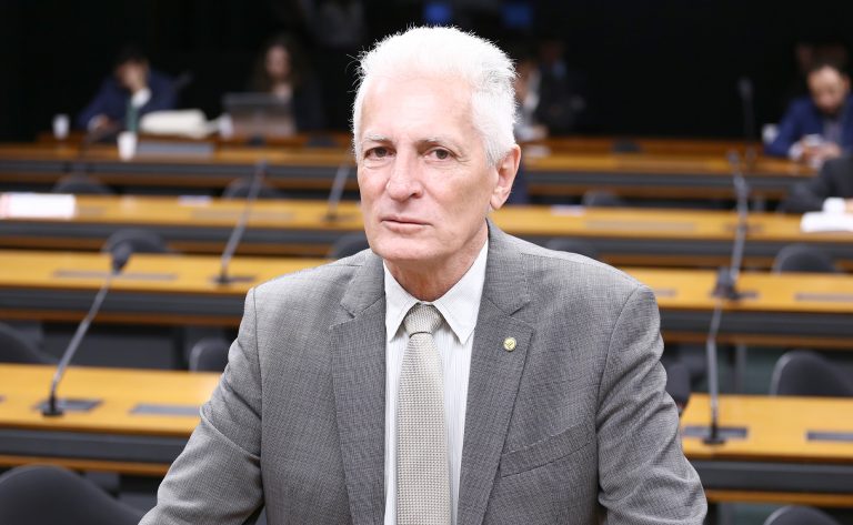Petista se retrata por foto falsa de Bolsonaro e Vorcaro