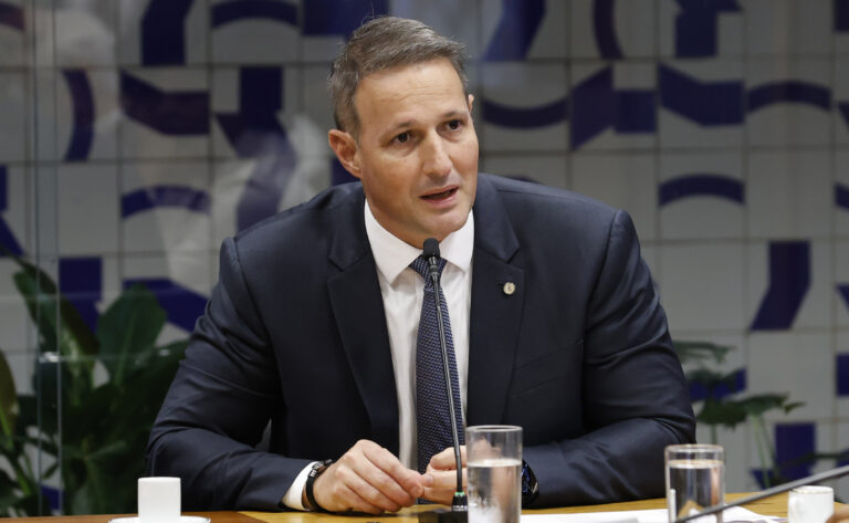Derrite reapresenta versão mais rígida do PL Antifacção