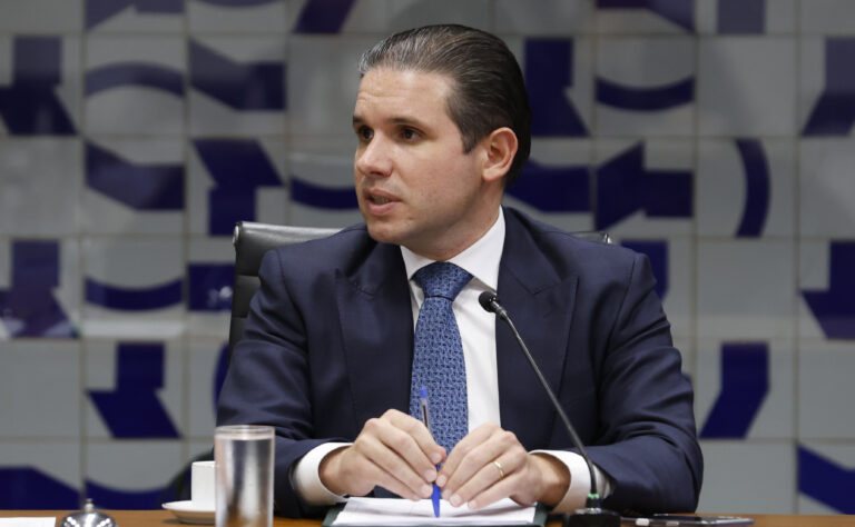 Motta reforça combate a “penduricalhos” após decisões do STF