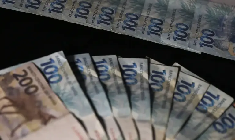 Endividamento das famílias brasileiras atinge recorde histórico