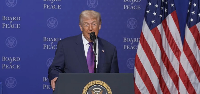 Trump sinaliza tarifa de 15% “quando apropriado”