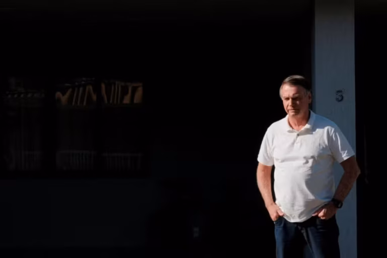 Bolsonaro deve ter alta e ir para casa hoje