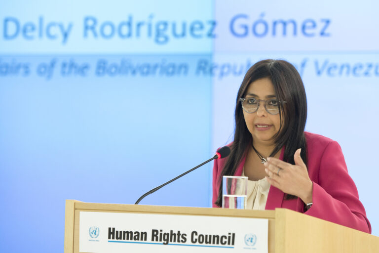 Delcy demite ministro da Defesa após 11 anos no cargo