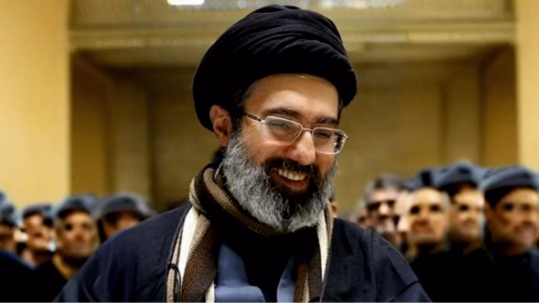 “Povo do Irã deve permanecer firme contra o inimigo”, diz Khamenei em primeiro discurso