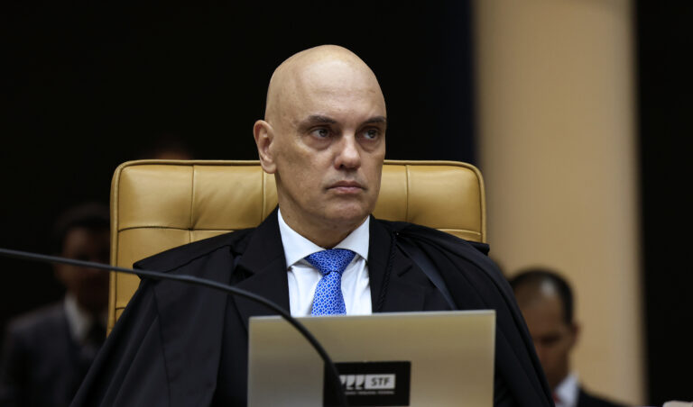 Destino de Eduardo Bolsonaro está nas mãos do STF