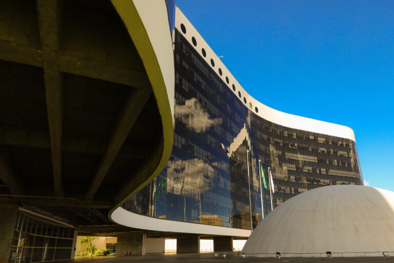 Novo aciona TSE contra regra da LDO e alerta para uso eleitoral de bens públicos