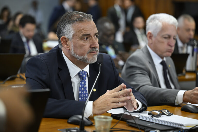 “É hora de instalar a CPMI do Master”, diz Paulo Pimenta após operação da PF