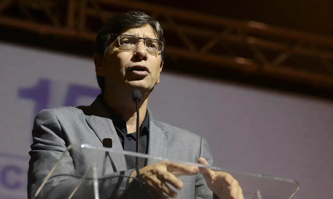 MP junto ao TCU pede afastamento de Pochmann do IBGE