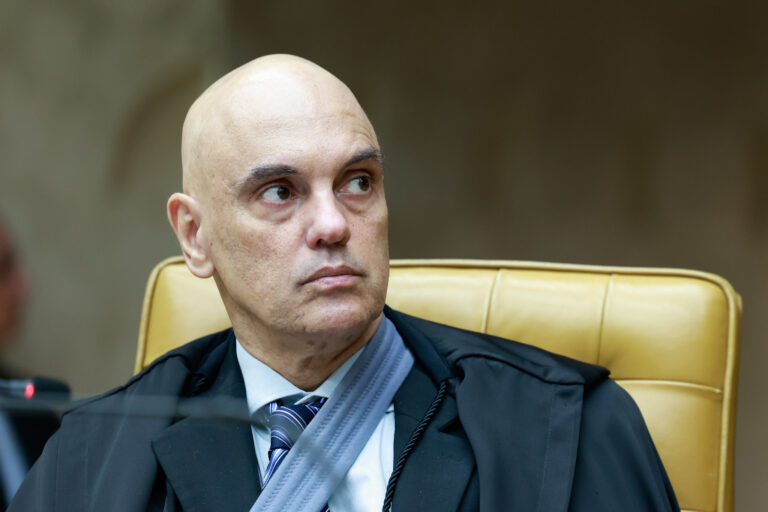 Moraes manda governo Lula adotar medidas para extraditar Zambelli