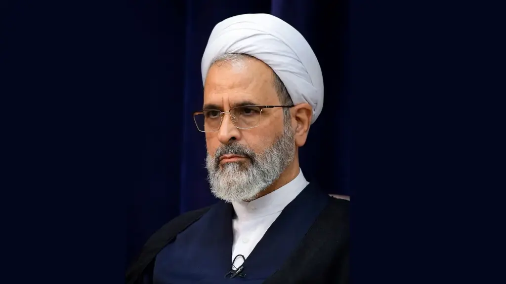 Conheça Alireza Arafi, líder supremo interino do Irã