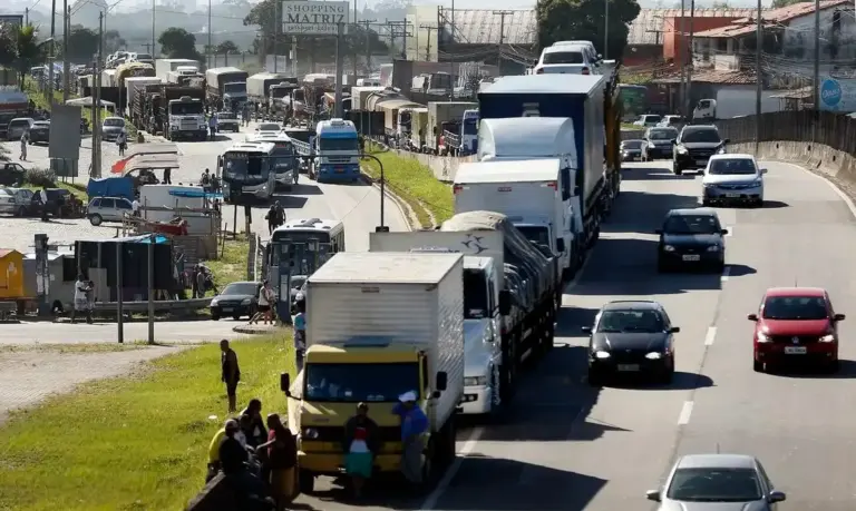 Caminhoneiros de todo o Brasil rumo a Brasília