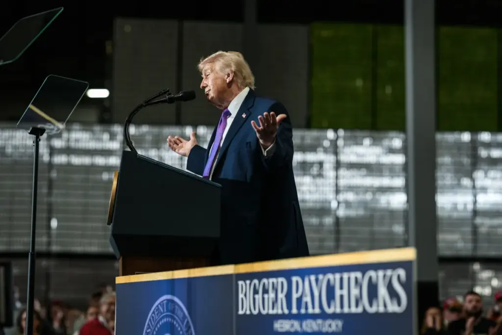 Países decidem ajudar Trump a reabrir Ormuz após alta do petróleo