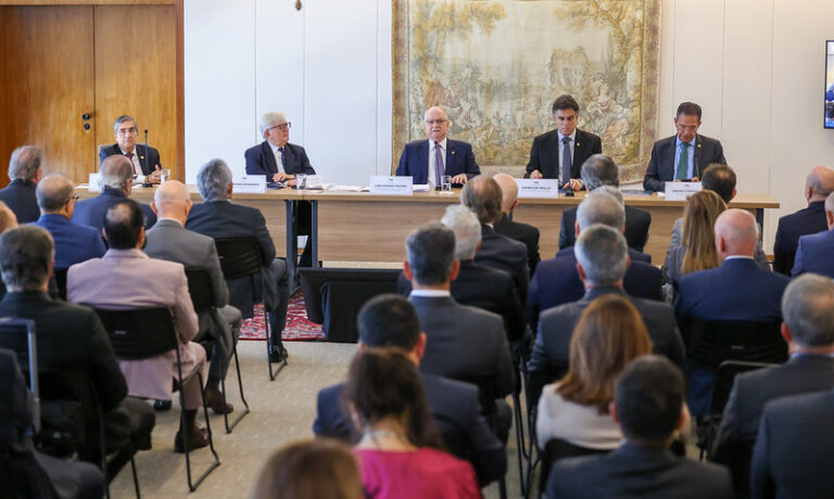Fachin: Justiça não pode se submeter a “cálculos políticos”