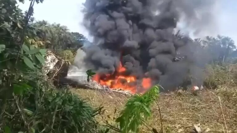 Queda de avião militar na Colômbia deixa dezenas de vítimas