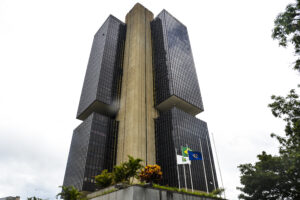 CCJ do Senado aprova PEC que amplia autonomia do Banco Central