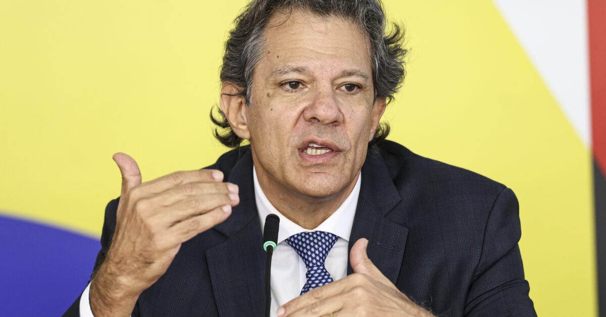 Haddad anuncia saída do Ministério da Fazenda e deve disputar governo de SP; Dario Durigan assume a pasta