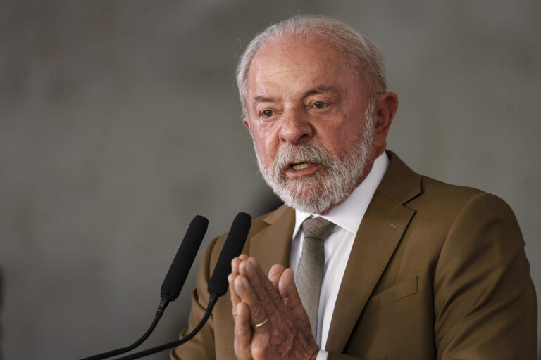 Lula anuncia fim de tratamento contra câncer de pele e diz estar “feliz pela cura definitiva”