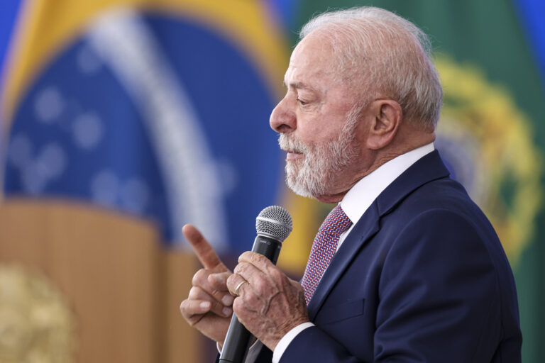 Alerta: Lula sugere ‘forca a traidores da pátria’, citando Flávio e Eduardo Bolsonaro