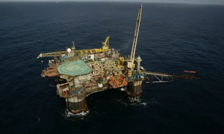 Petrobras adere a programa do governo para segurar alta dos combustíveis