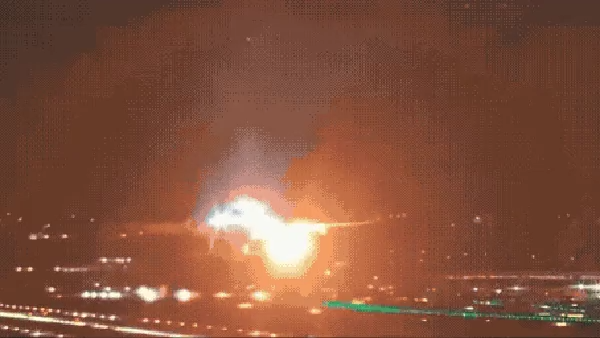 SP: Motor de avião que ia para os EUA explode após decolagem; assista