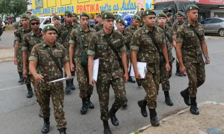 PT prevê reformas no Judiciário e nas Forças Armadas em plano de governo