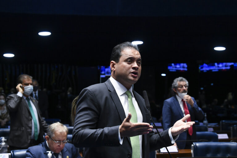 Relator anuncia que apresentará parecer favorável a Messias em 15 de abril