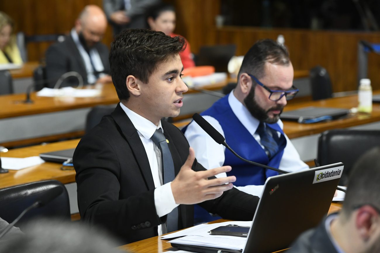 Seif provoca política de "likes" de Nikolas, que reage: "Vagabundo"