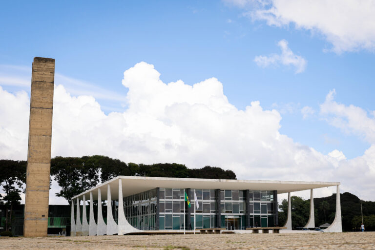 STF tem três votos para derrubar lei de SC que proíbe cotas raciais