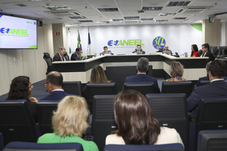 Conta de luz sobe até 15% e pode atingir 46,7 milhões de pessoas