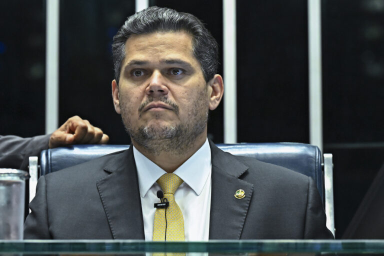Alcolumbre pauta análise de veto de Lula sobre repasses a municípios inadimplentes