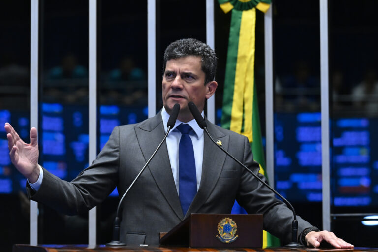 Após crítica à Lava Jato, Moro chama Lula de “mentira do século”