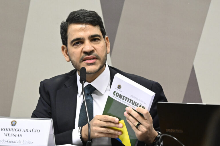 “Ninguém pode ser investigado a vida toda”, diz Messias sobre inquérito das fake news