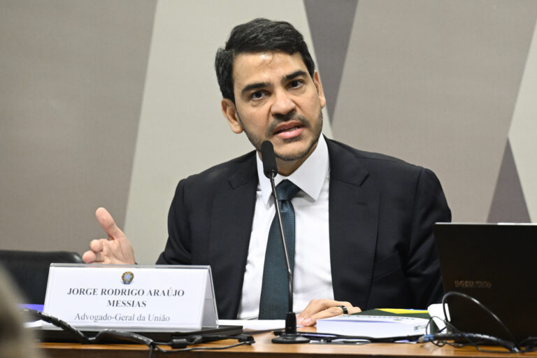 Redes registram 71% de comemoração à rejeição de Messias