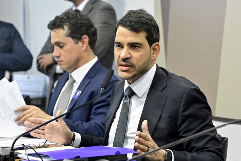 “Anistia cabe ao Parlamento”, diz Messias em sabatina no Senado