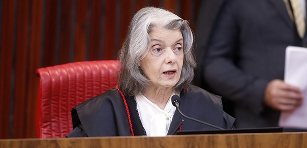 Cármen Lúcia antecipa saída da Presidência do TSE