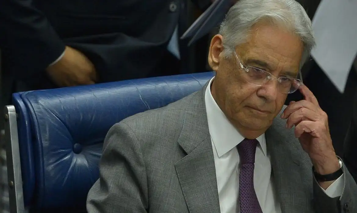 Justiça de SP decreta interdição de FHC