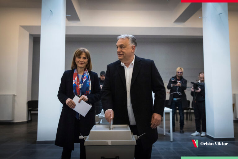 Oposição húngara põe fim a 16 anos de governo Orbán