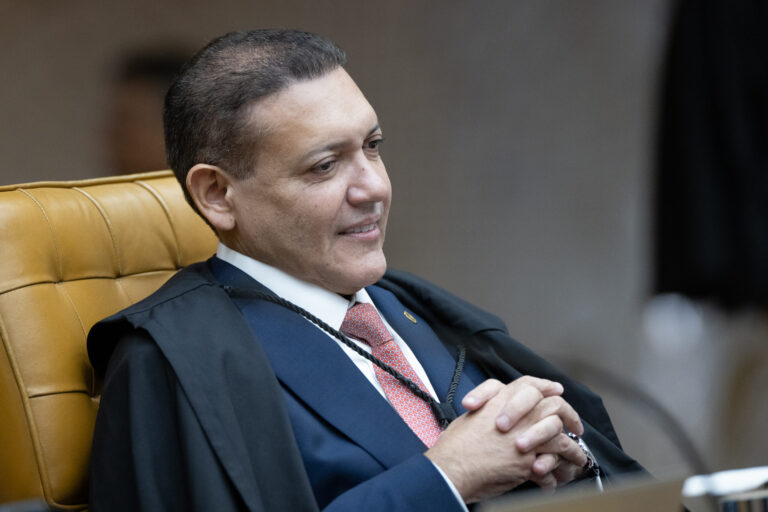 Nunes Marques será relator de ação de Michelle Bolsonaro contra Janones no STF