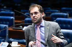 Relator protocola parecer da PEC do BC e adia votação na CCJ