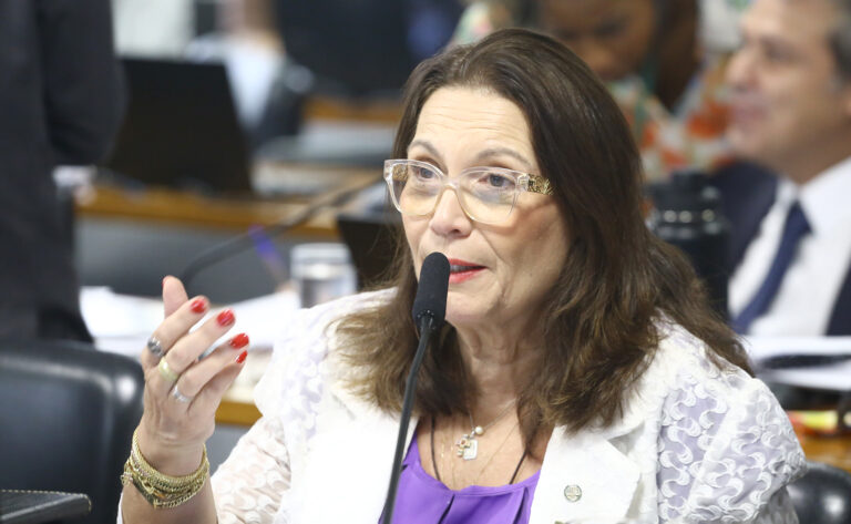 Bia Kicis desmente Tábata e Pastor Henrique sobre emendas para filme