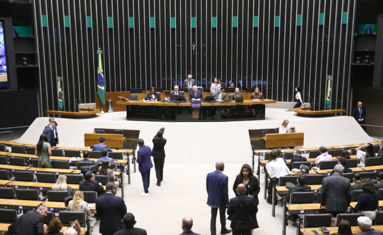 PEC que proíbe escala 6×1 entra em semana decisiva na Câmara